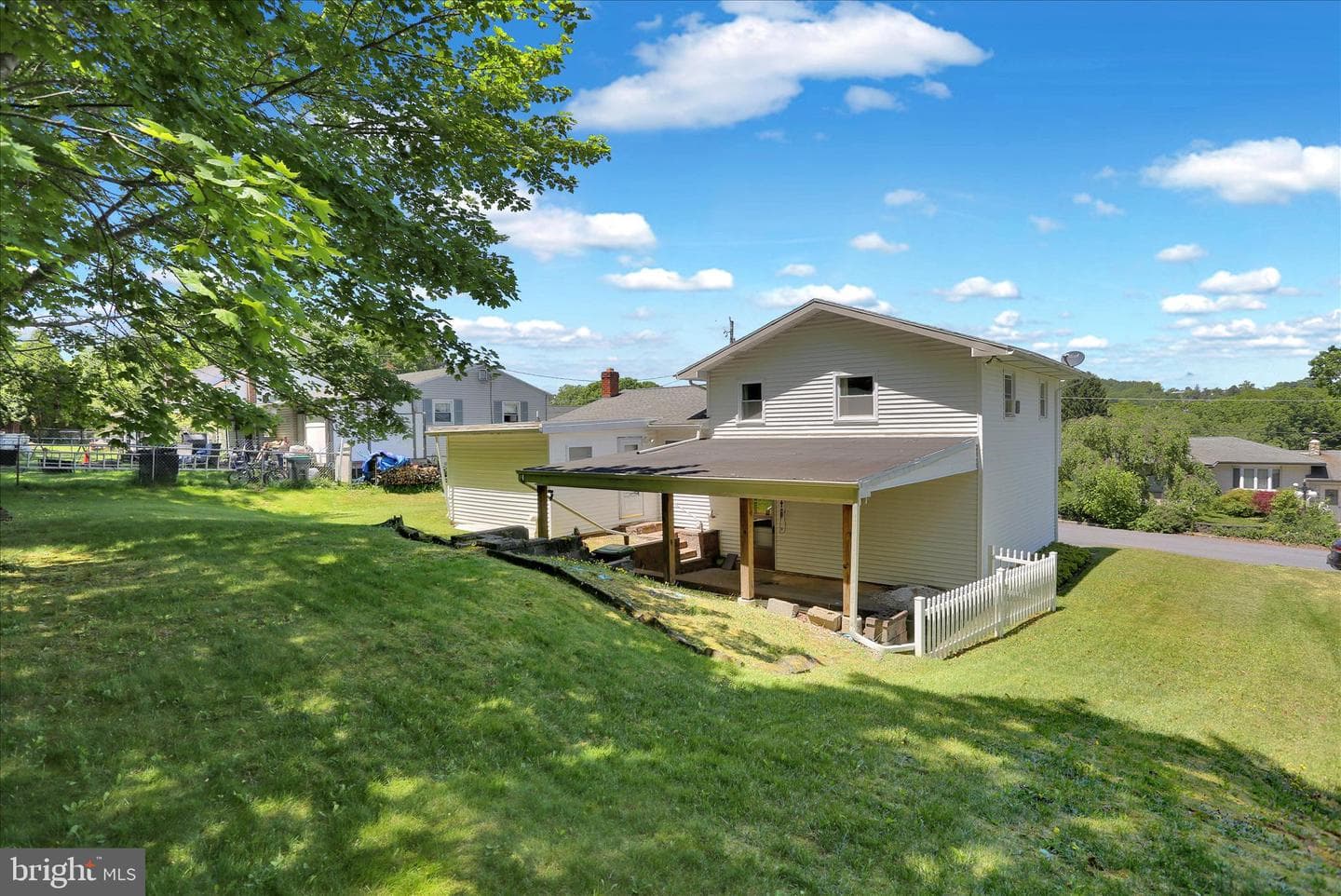 512 W Nicholas Street photo 24