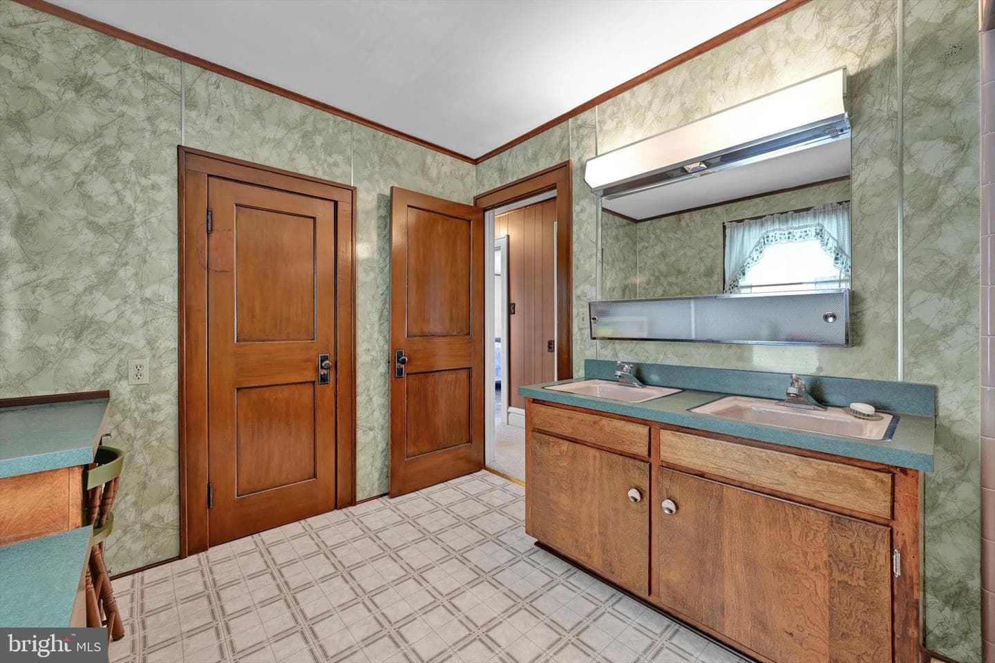 1056 E Main Street photo 46