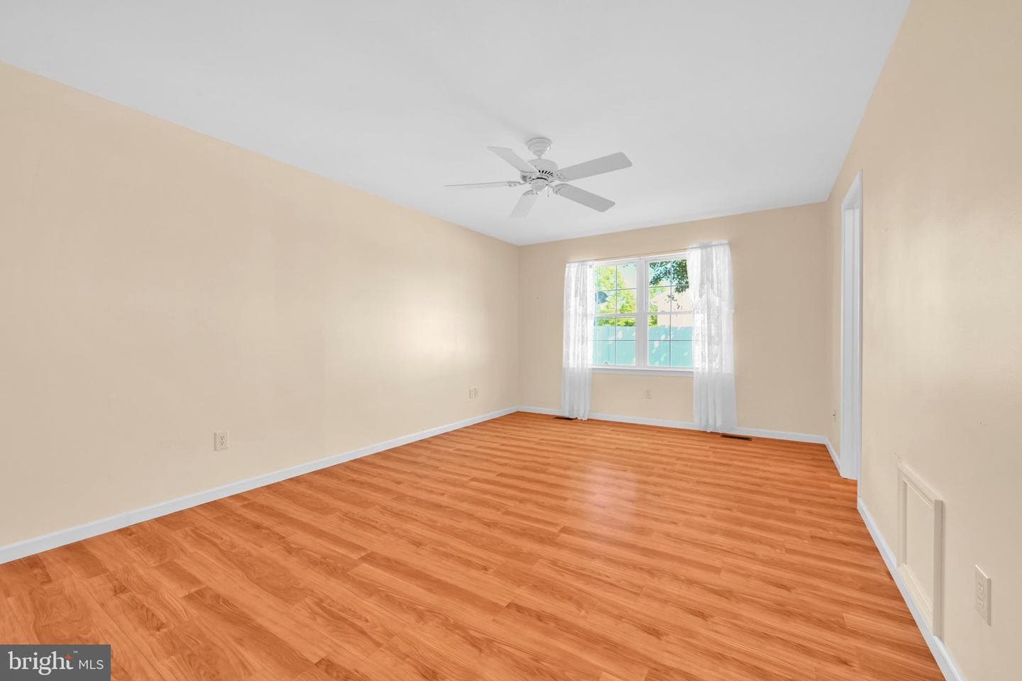 1 Midland Cove photo 22