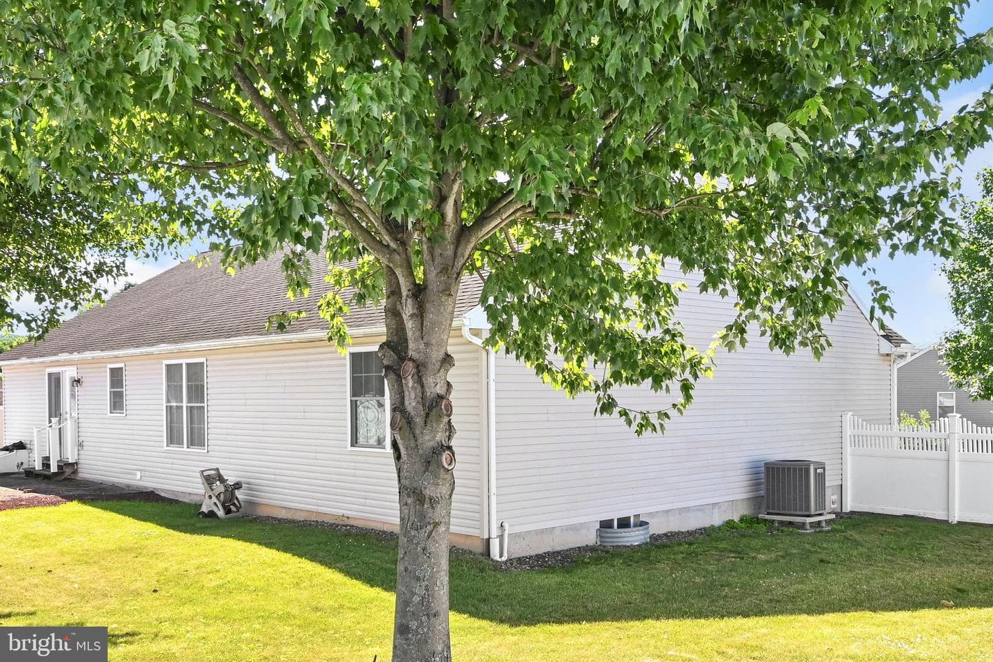 1 Midland Cove photo 29