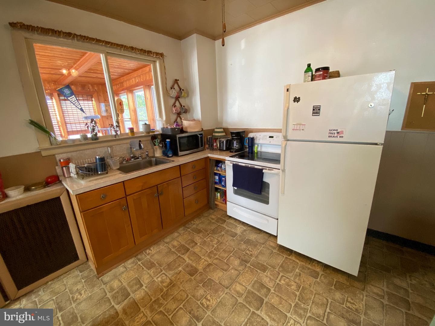 2076 W Market Street photo 9