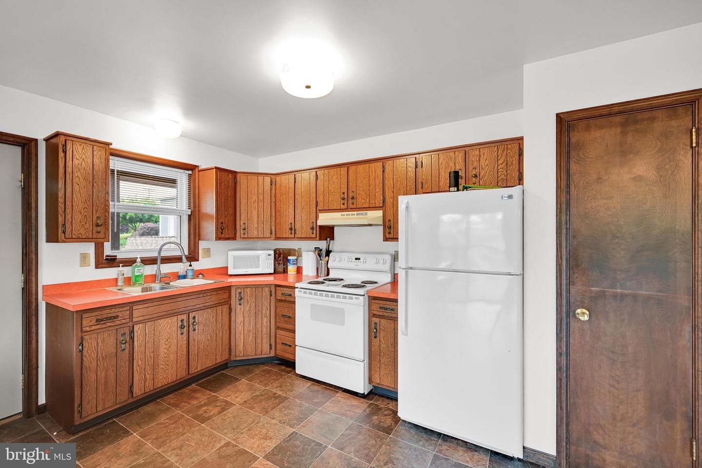 1933 Wynonah Drive photo 7