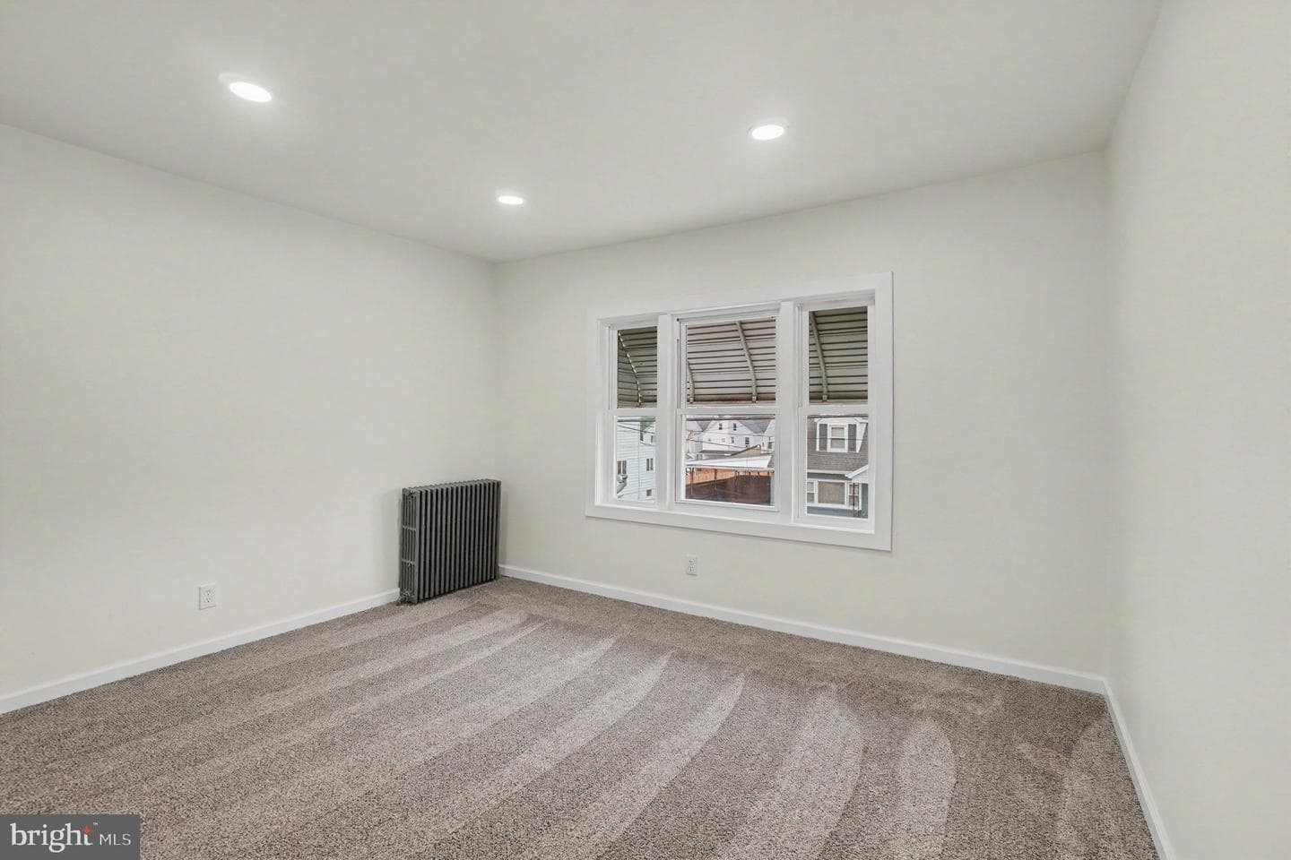 485 W Spring St photo 14