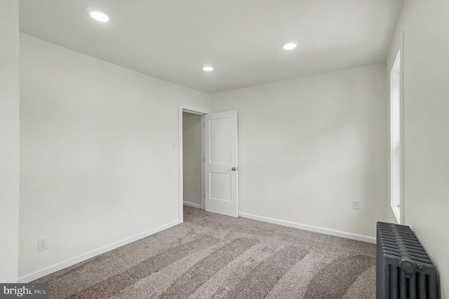 485 W Spring St photo 16