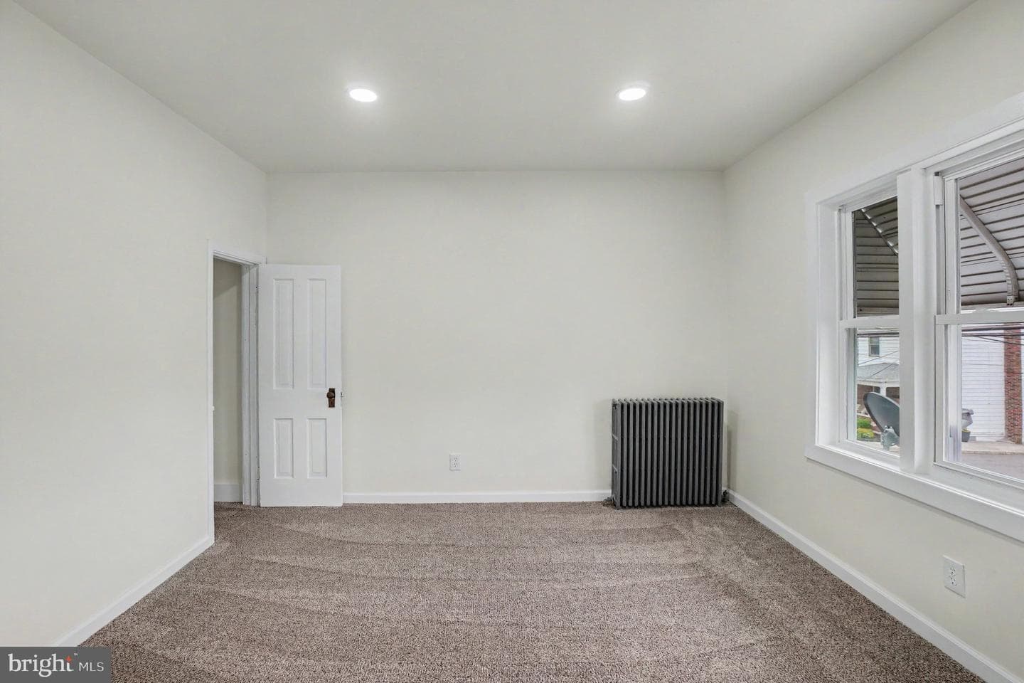 485 W Spring St photo 17