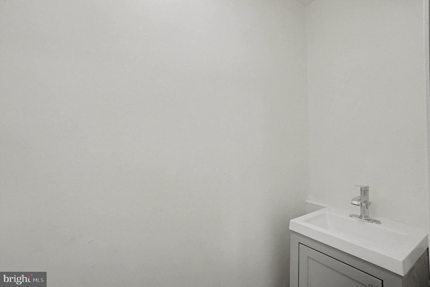 485 W Spring St photo 18