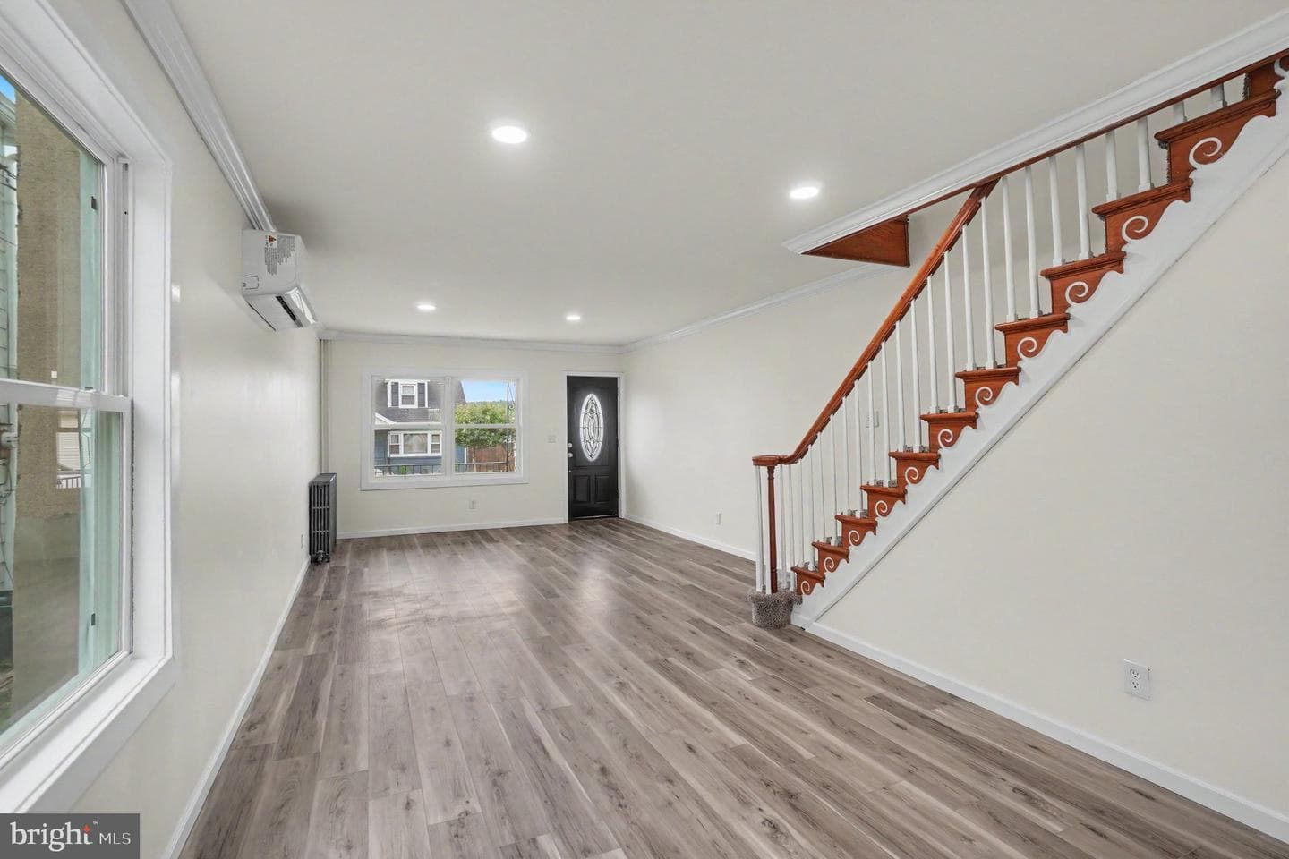485 W Spring St photo 7
