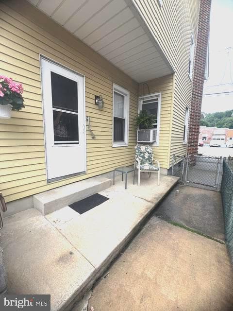 317 Centre Ave photo 3
