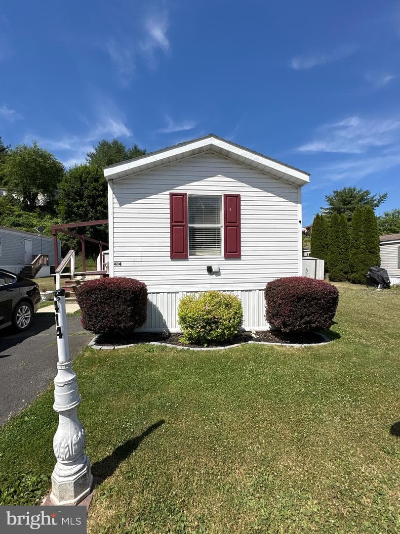 414 Frieden Manor photo 1