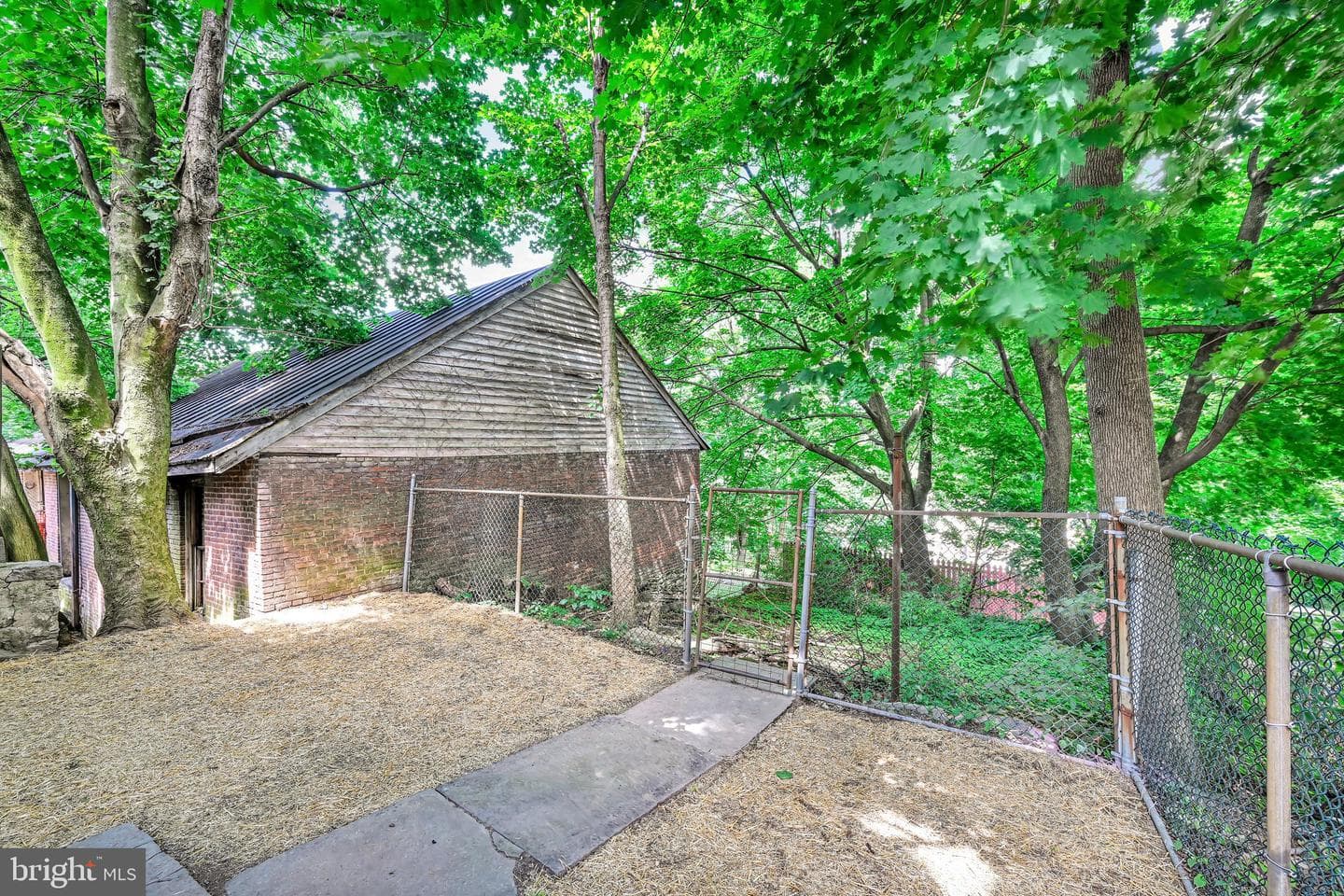 510 Howard Avenue photo 24