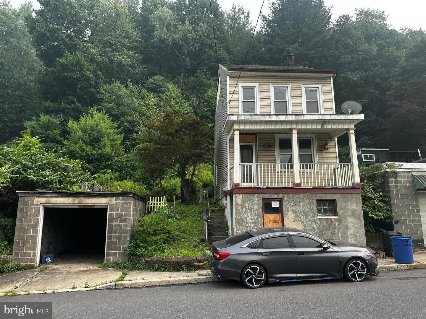 415 Peacock Street photo 2