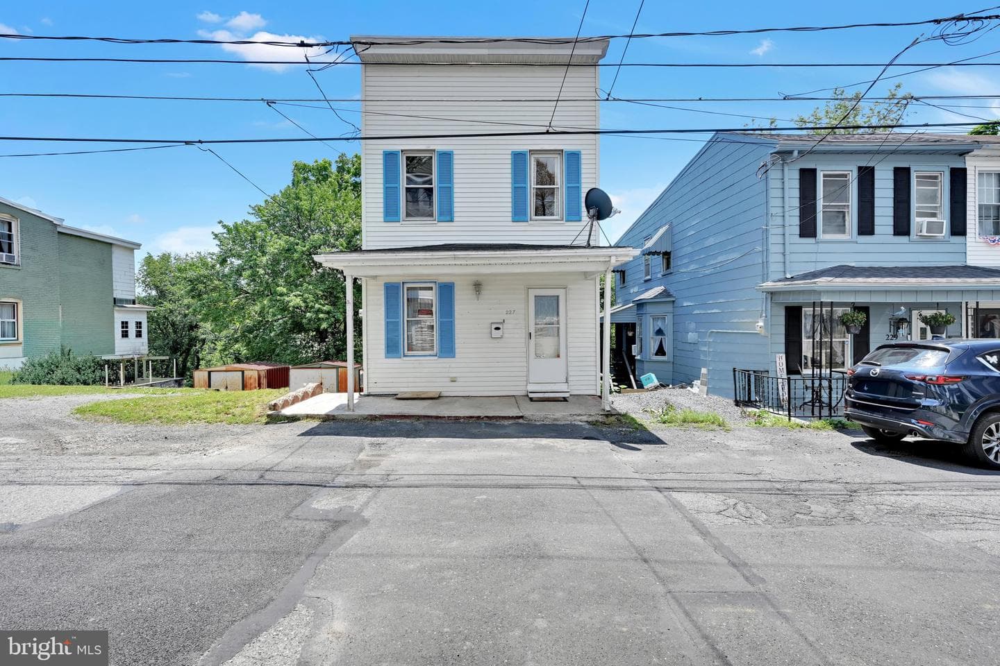 227 Wallace St photo 3