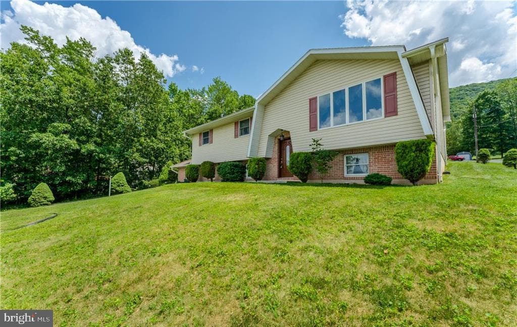 590 Airport Road photo 3