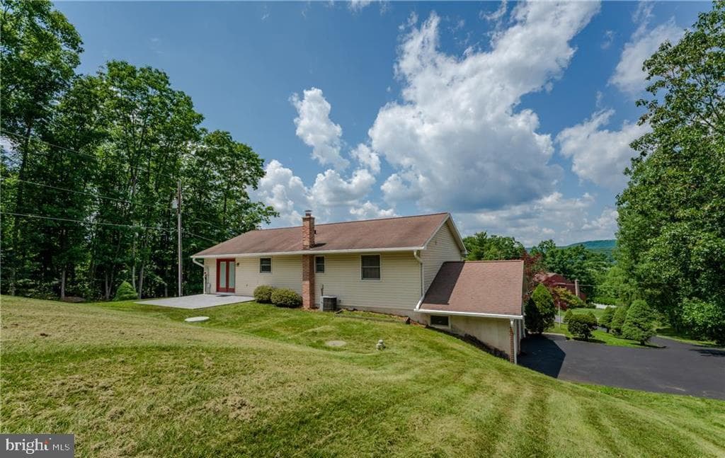 590 Airport Road photo 5