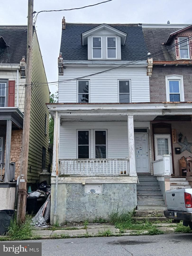 1637 W Norwegian Street photo 3