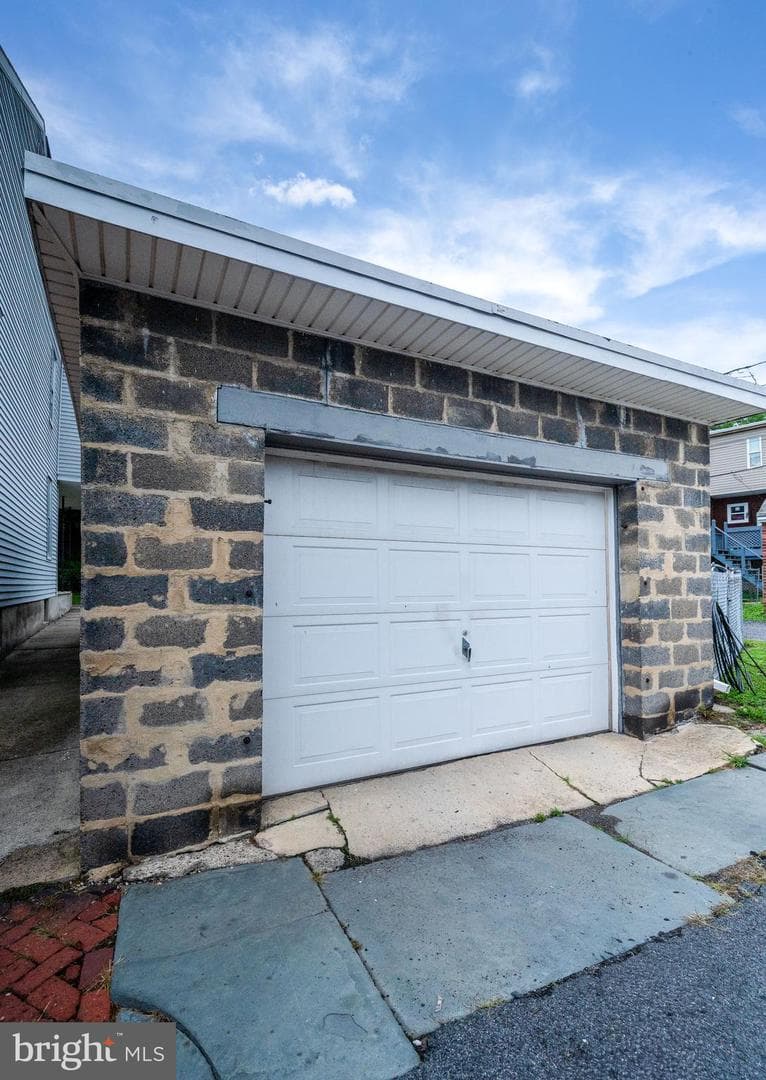 118 W Railroad Street photo 4