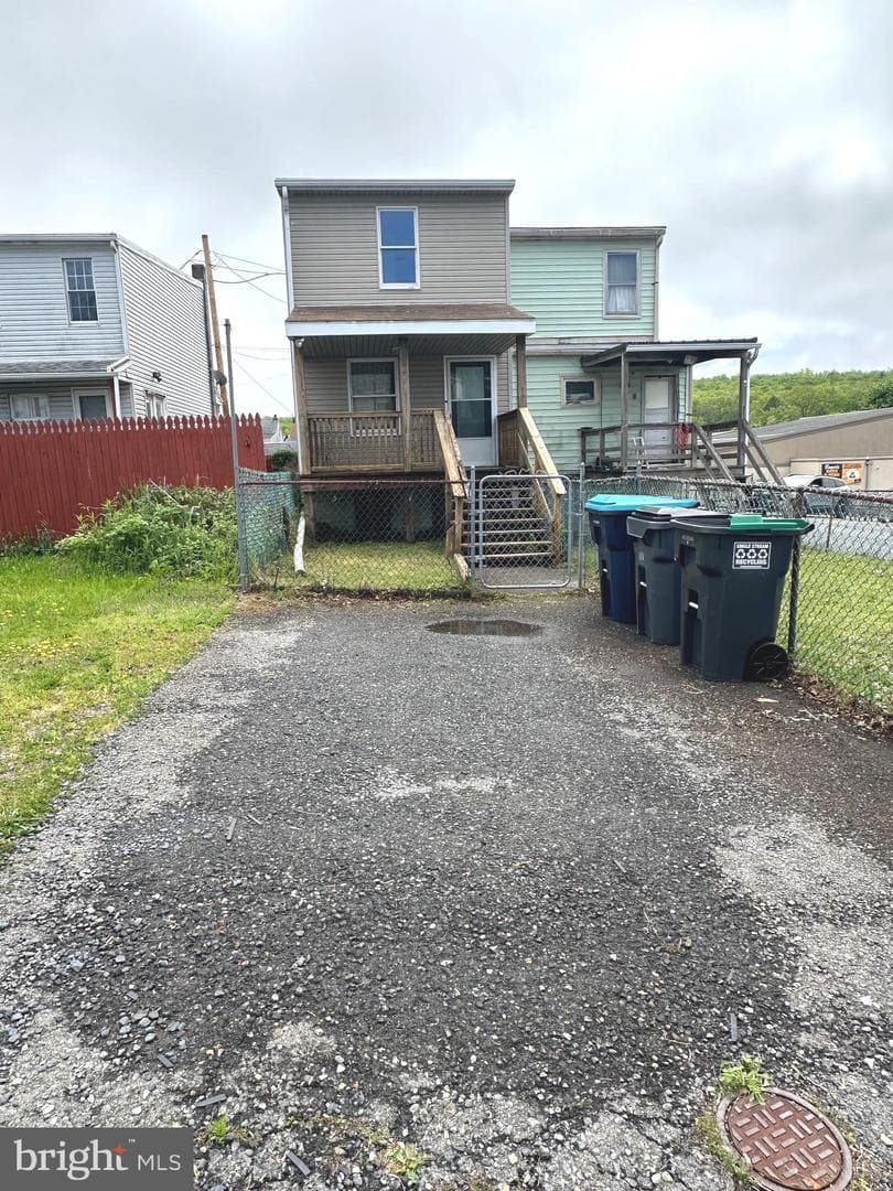 531 W Howard Street photo 17