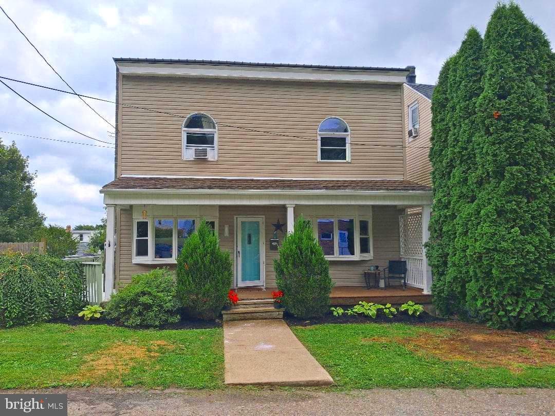 728 W John Street photo 1