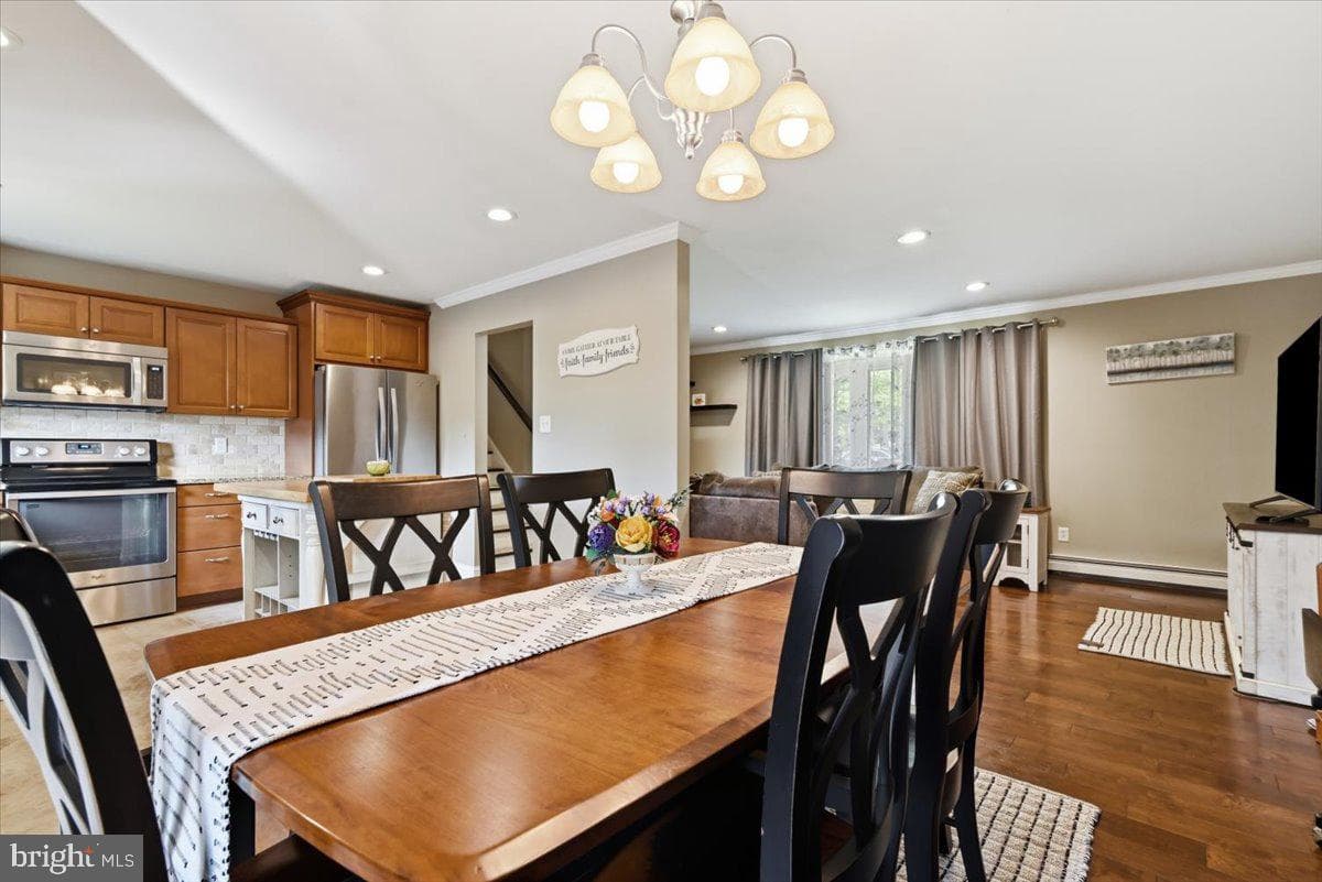 544 Maple Street photo 13