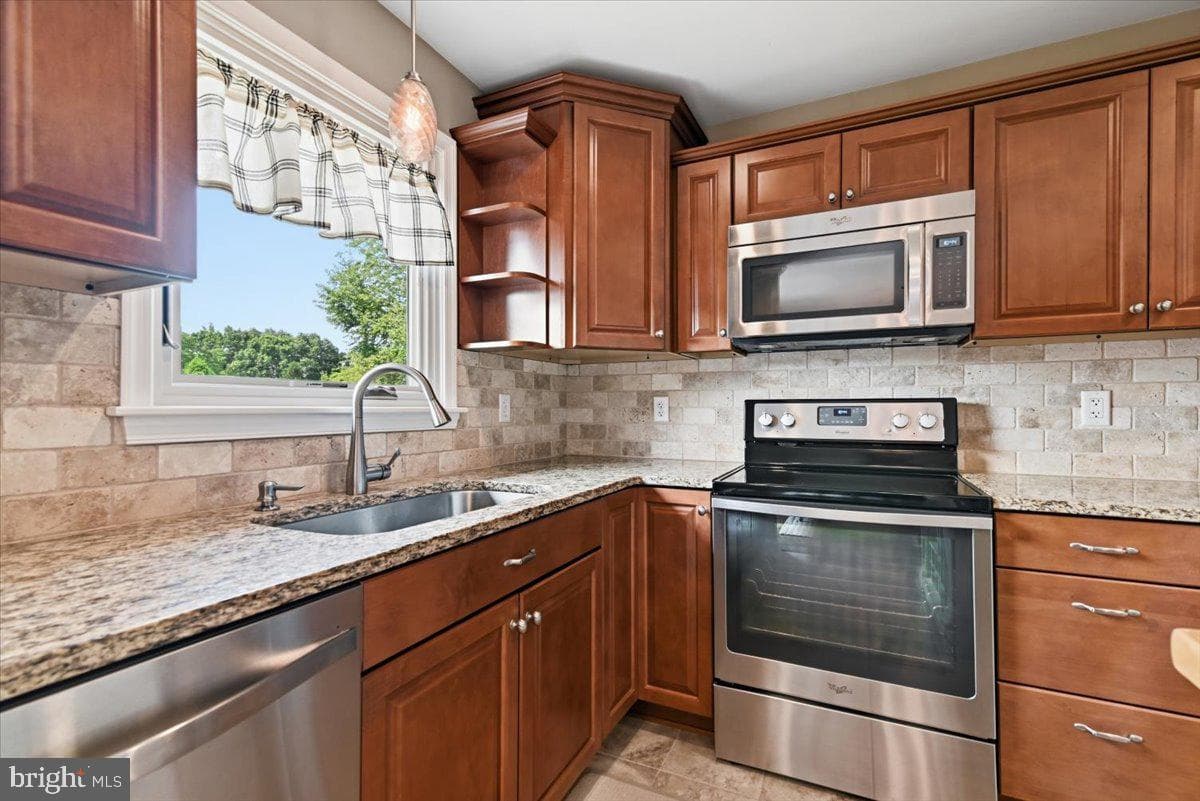 544 Maple Street photo 18