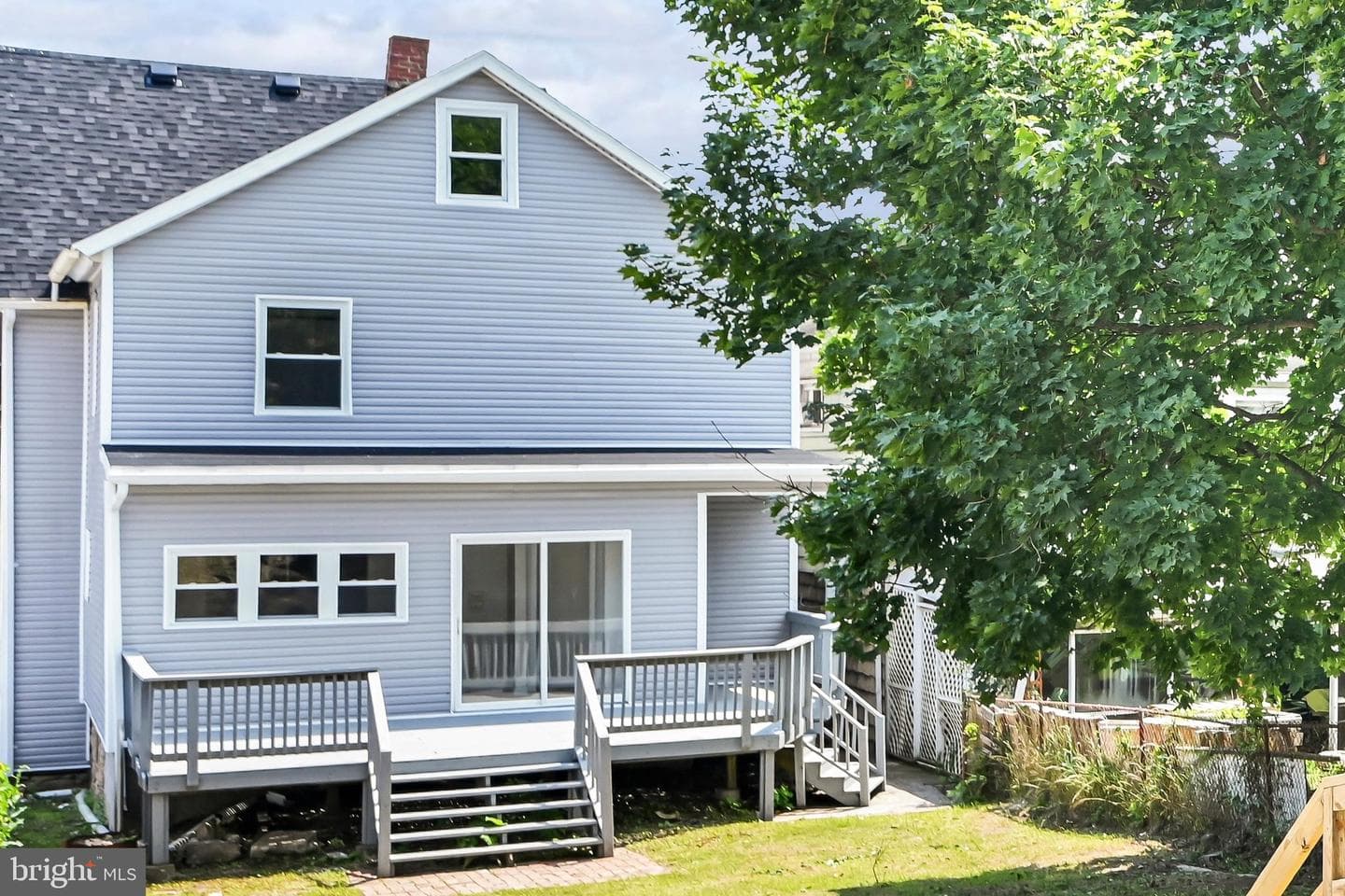 111 E Grand Avenue photo 5