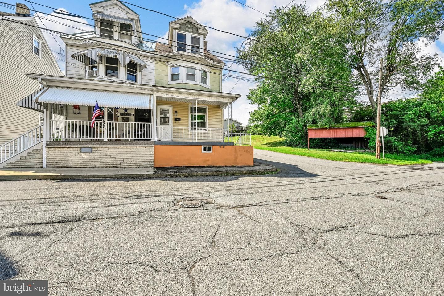1427 Seneca Street photo 6