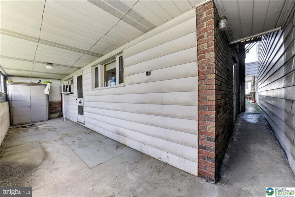 128 N North Street photo 32