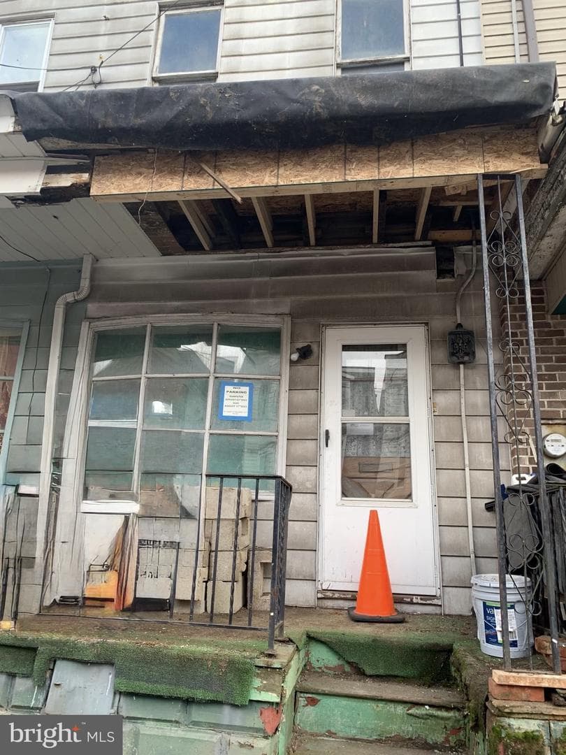 130 W Mahanoy Street photo 2