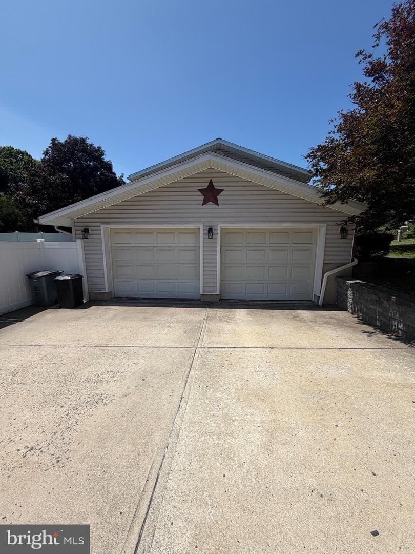 522 Maple Street photo 3