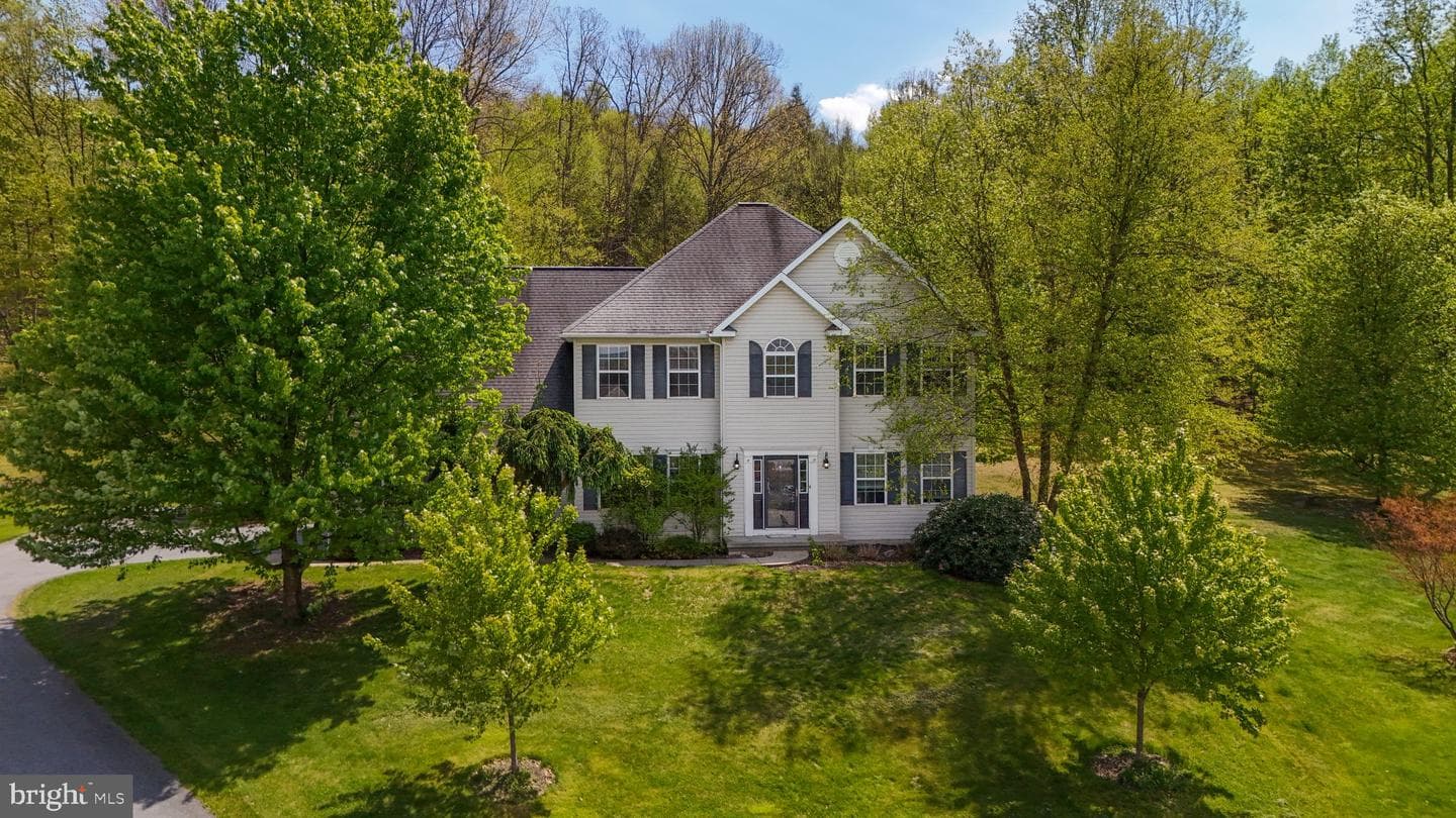 115 Holly Road photo 1
