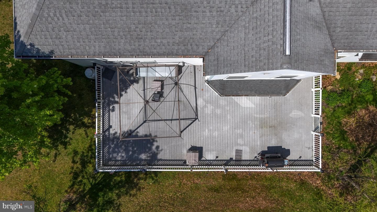 115 Holly Road photo 36