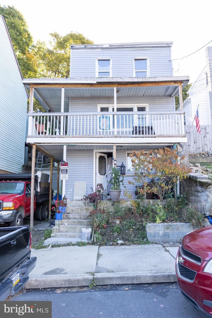 231 Laurel Street photo 1