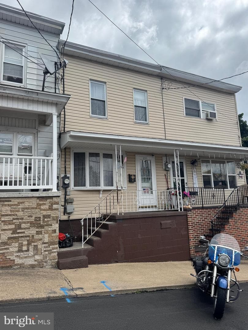 211 N Catherine Street photo 1