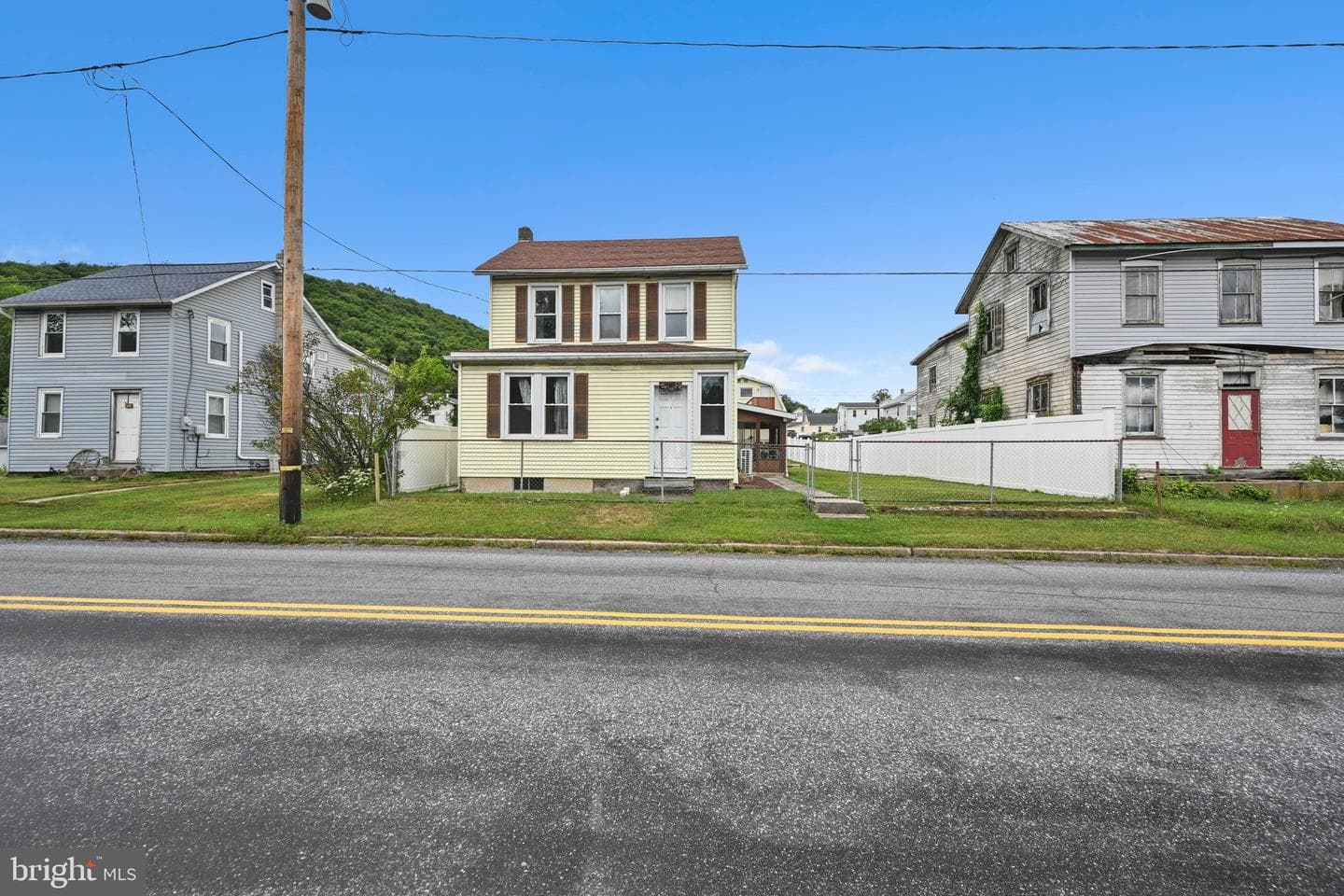 408 E Railroad Avenue photo 1
