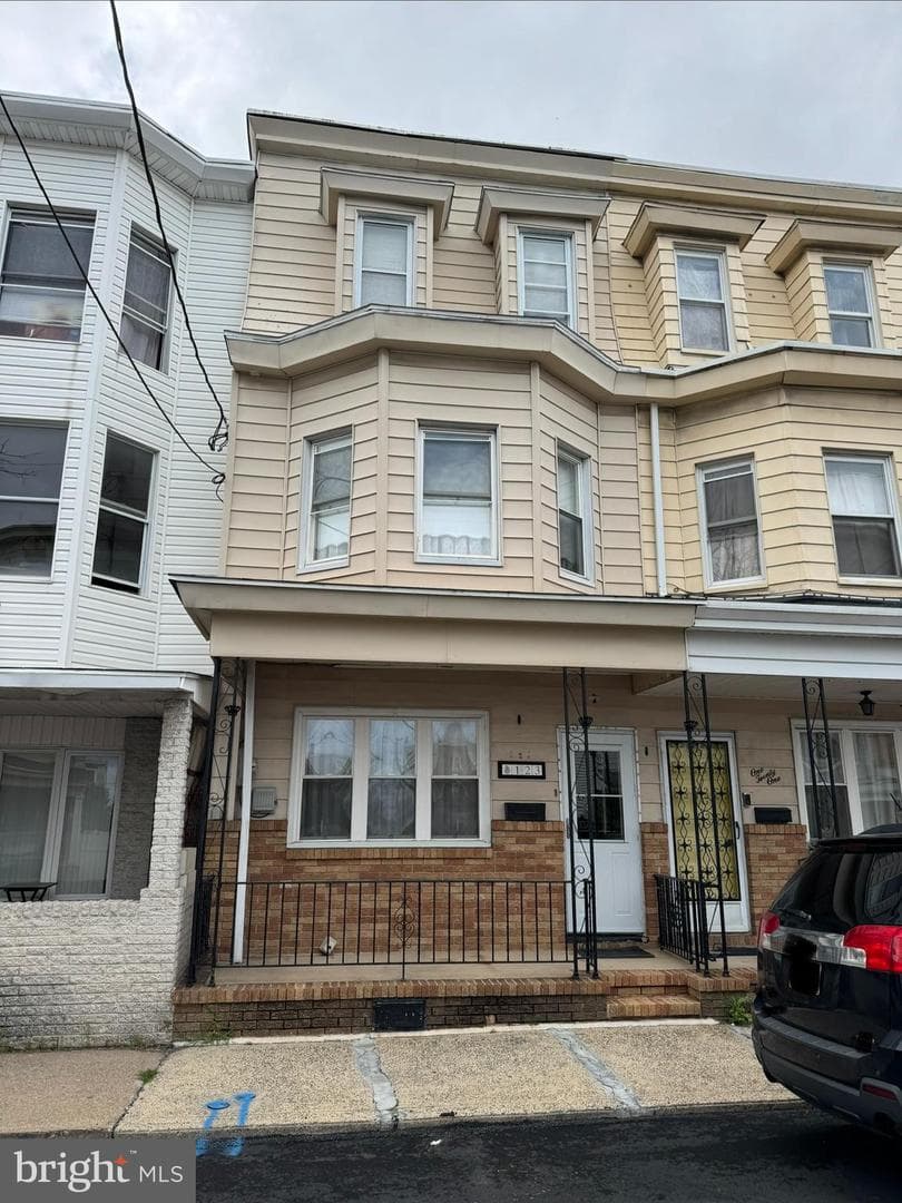 123 N Jardin Street photo 1
