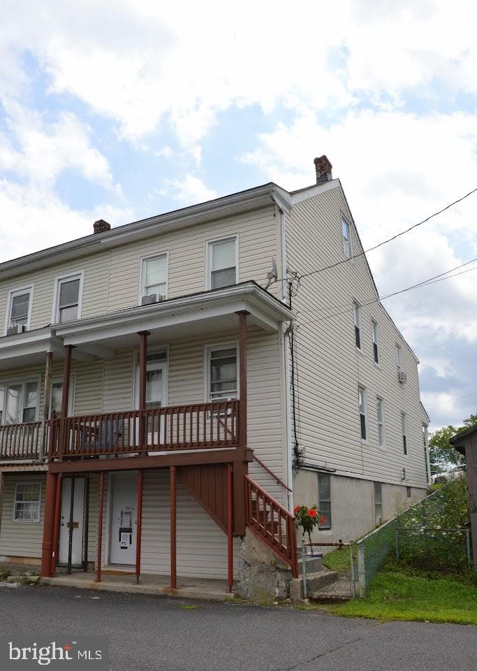 221 Linden Street photo 1