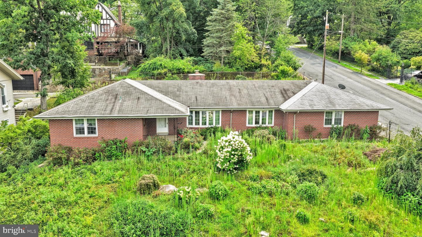 1323 Mahantongo Street photo 1