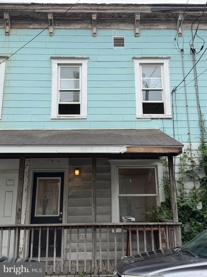 2422 W Water Street photo 1