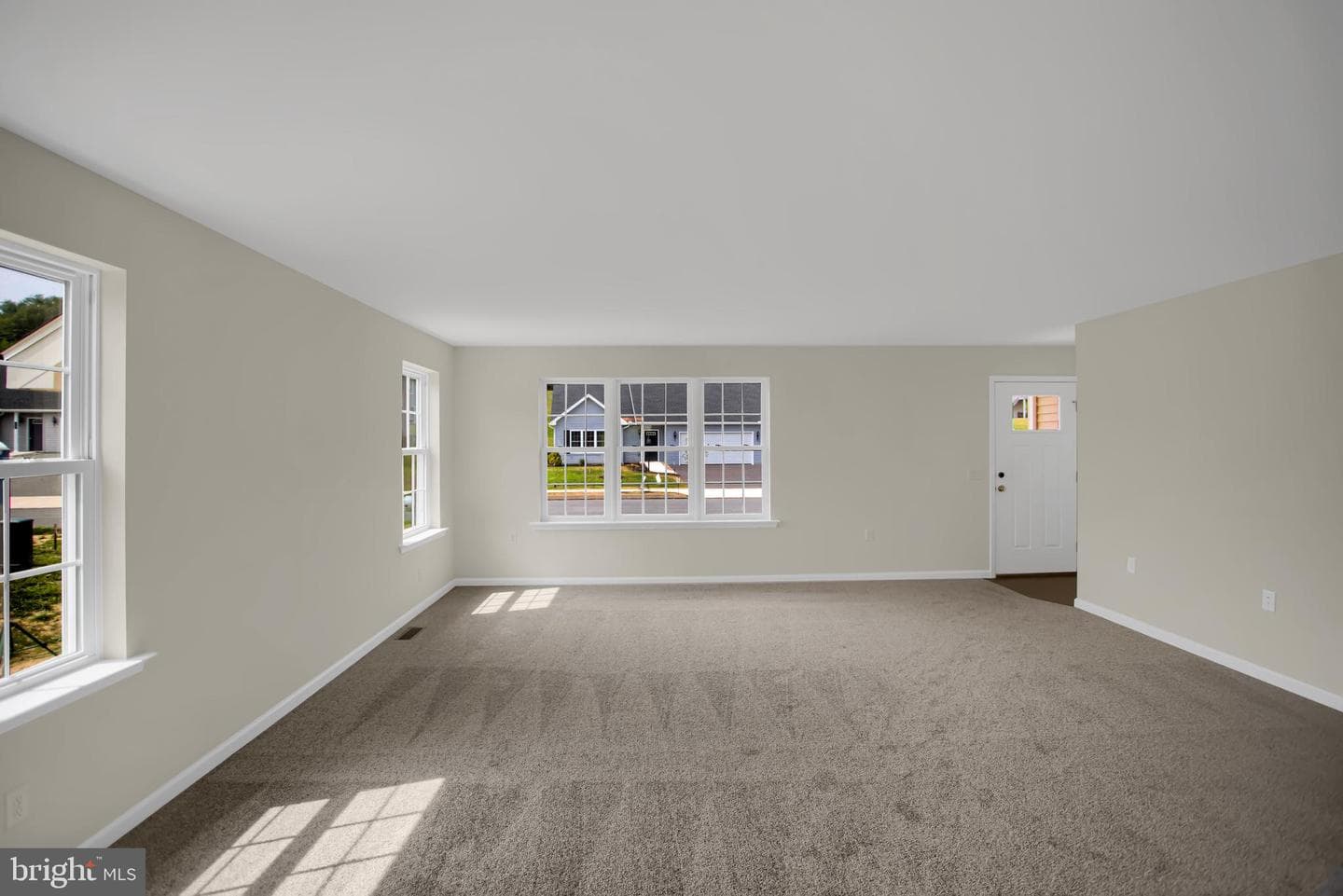 81 St Andrews Way photo 3