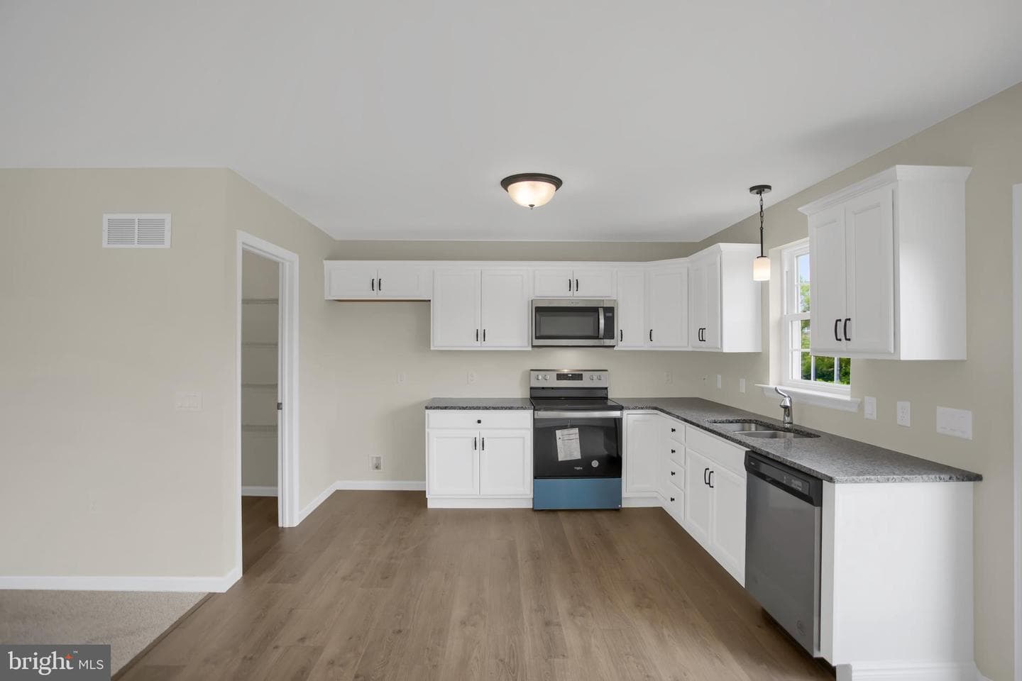 81 St Andrews Way photo 6