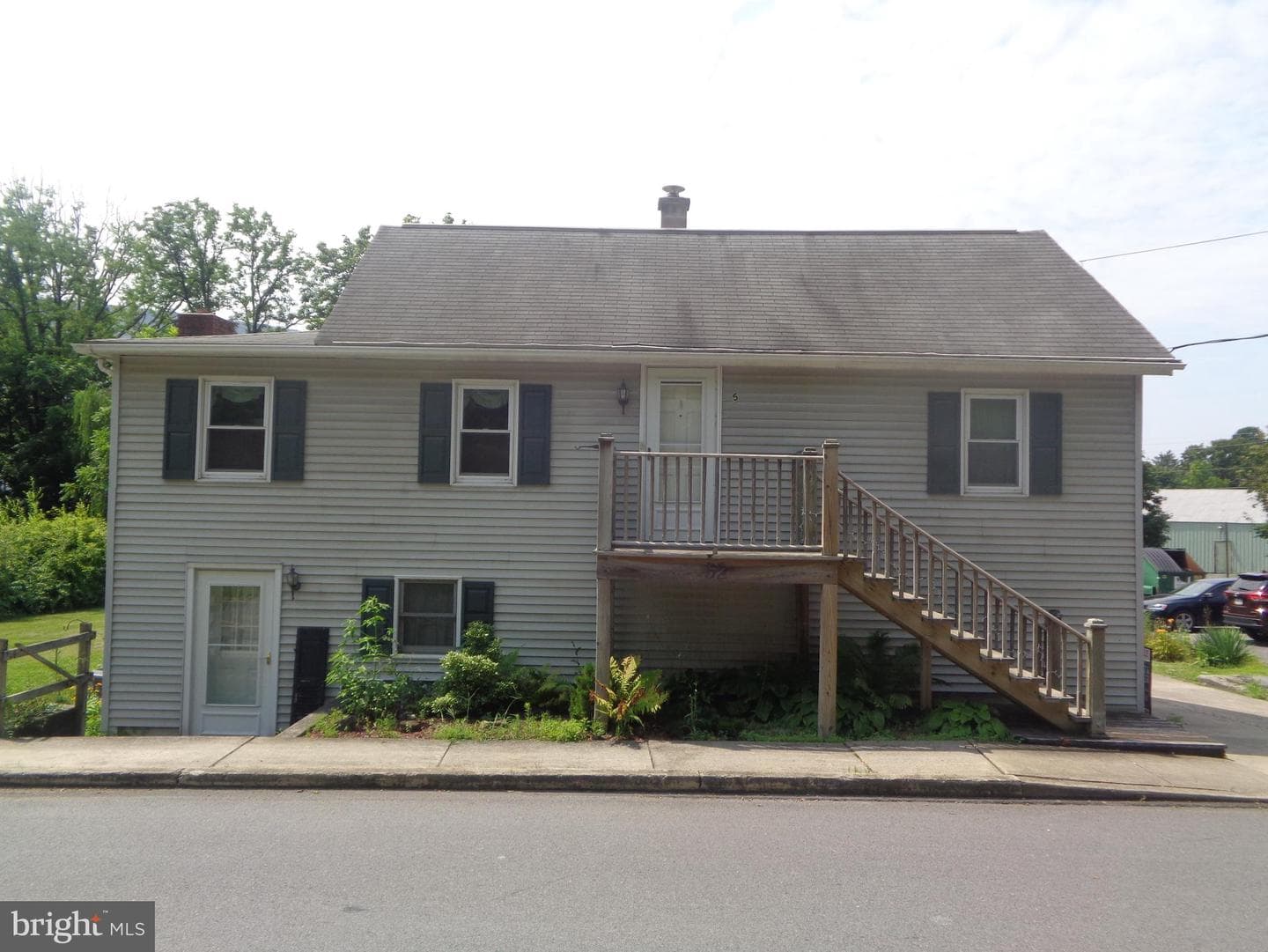 52 Brown Street N photo 1