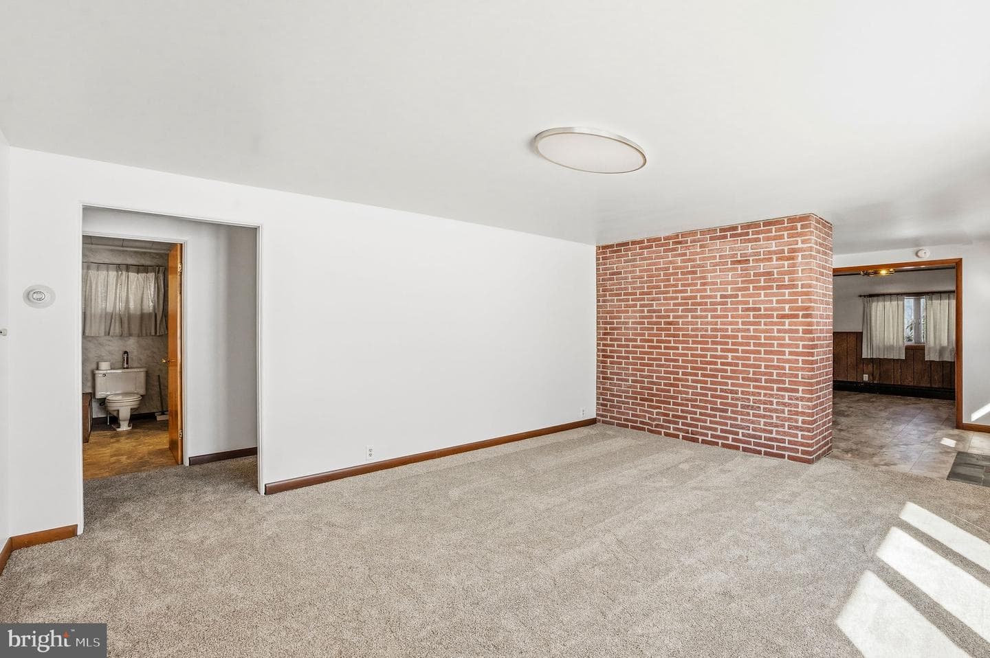 610 E Market Street photo 16