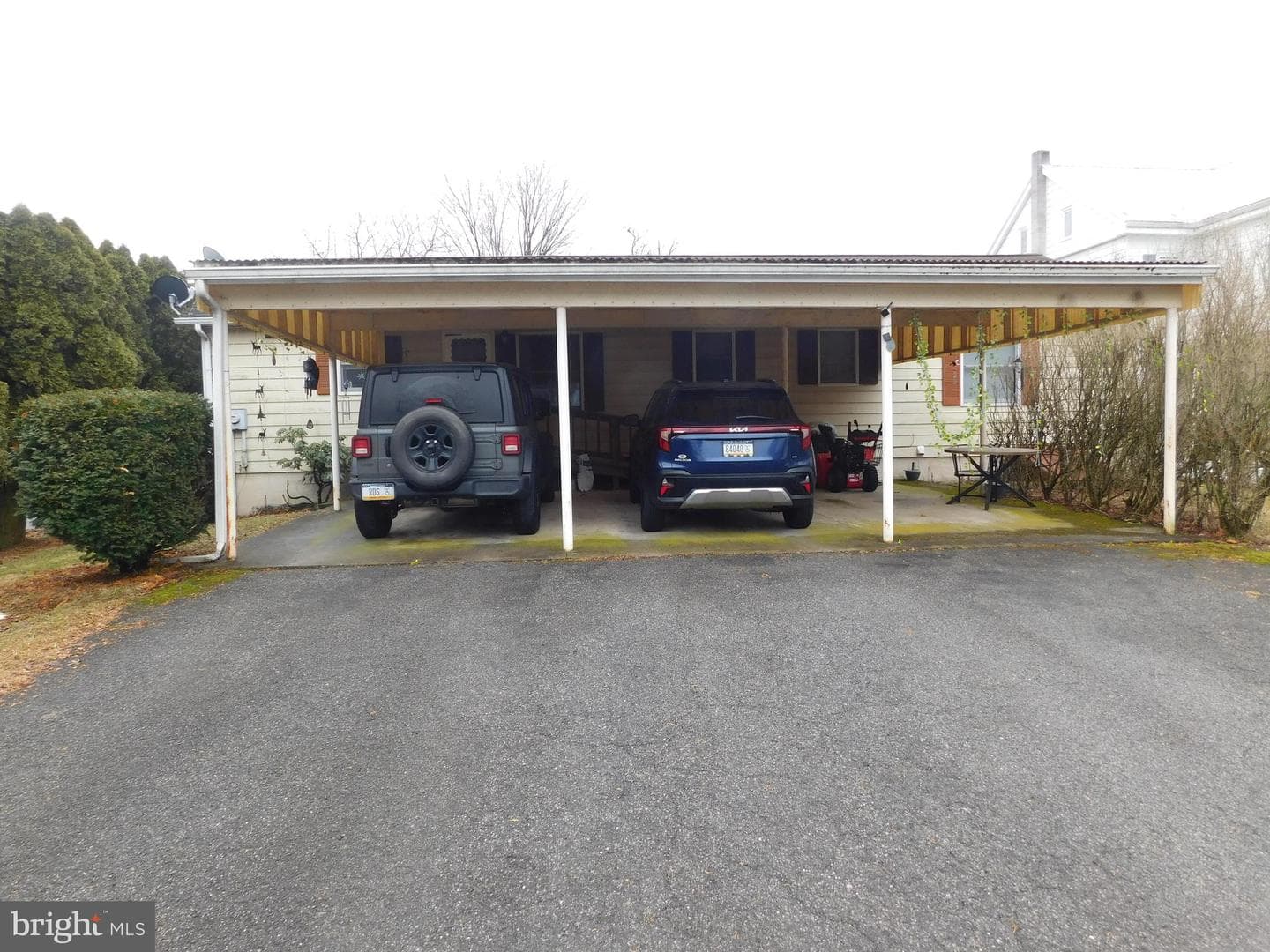 27 West Specht Street photo 2