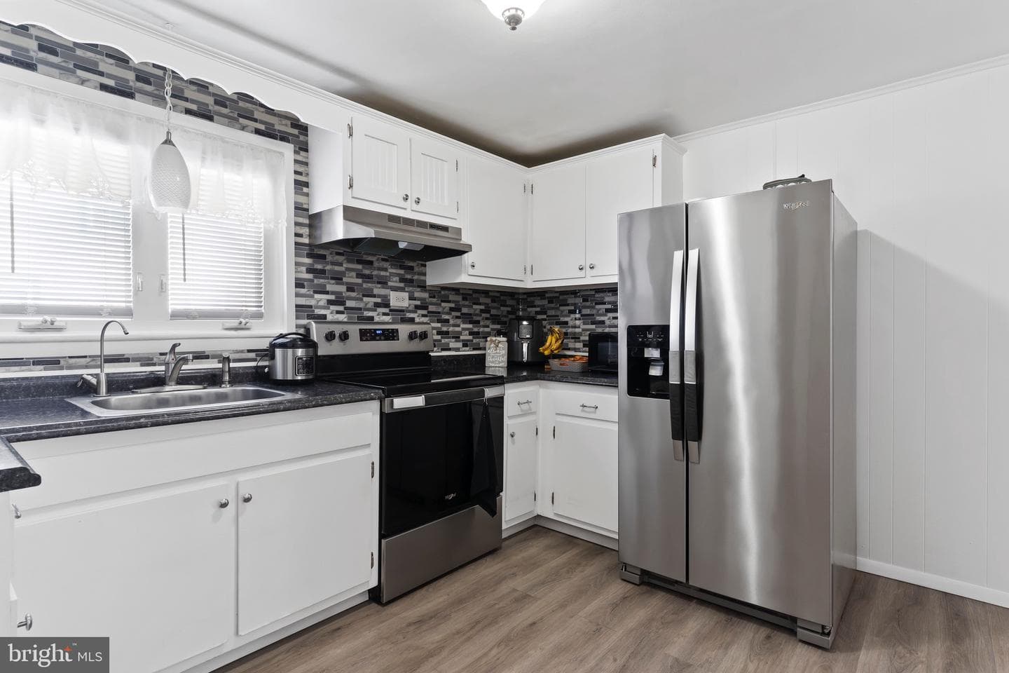 208 Airport Road photo 2