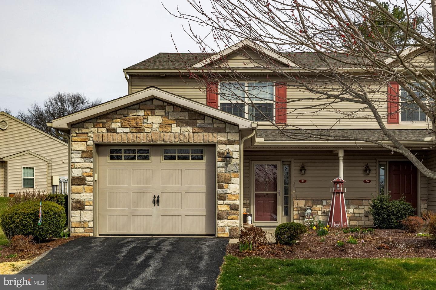 38 N Oakwood Lane photo 2