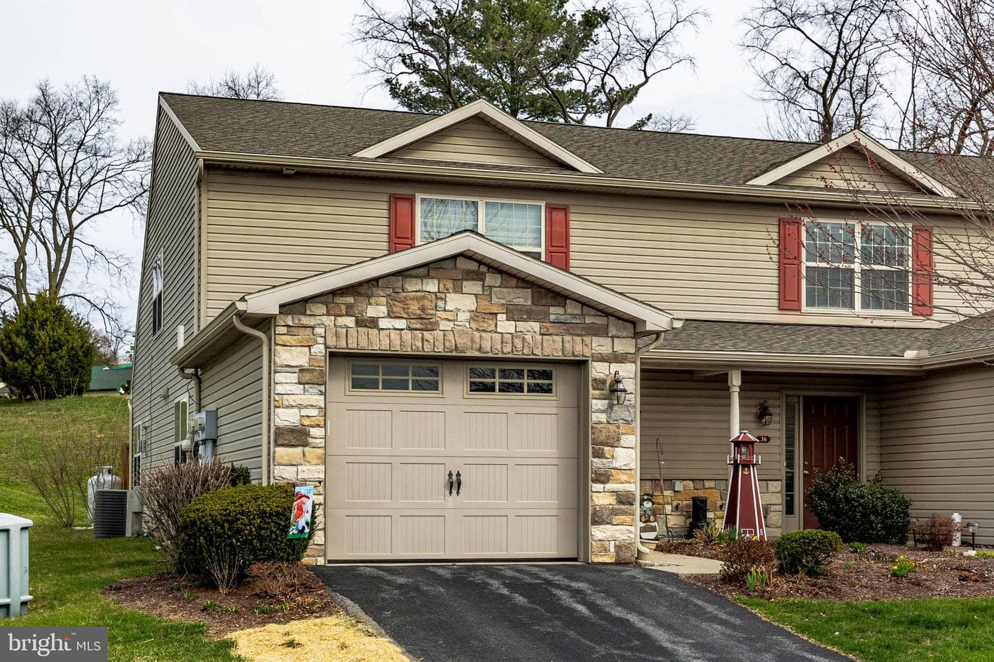 38 N Oakwood Lane photo 3