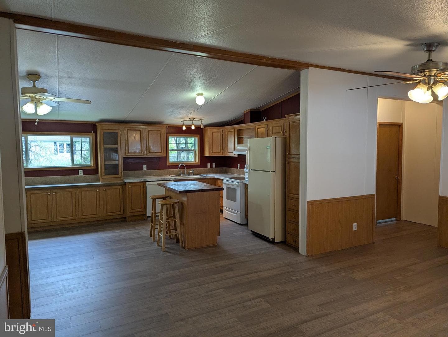 81 Laurel Street photo 3