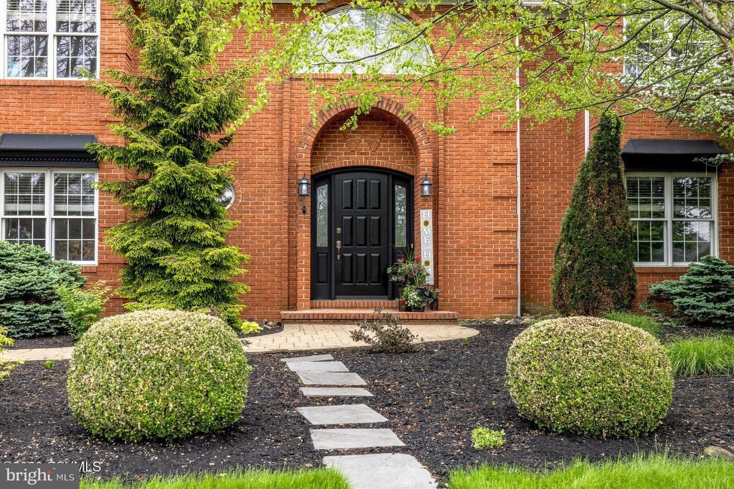 56 Edward Circle photo 2