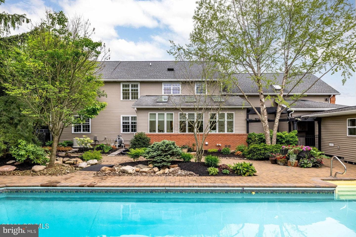 56 Edward Circle photo 3