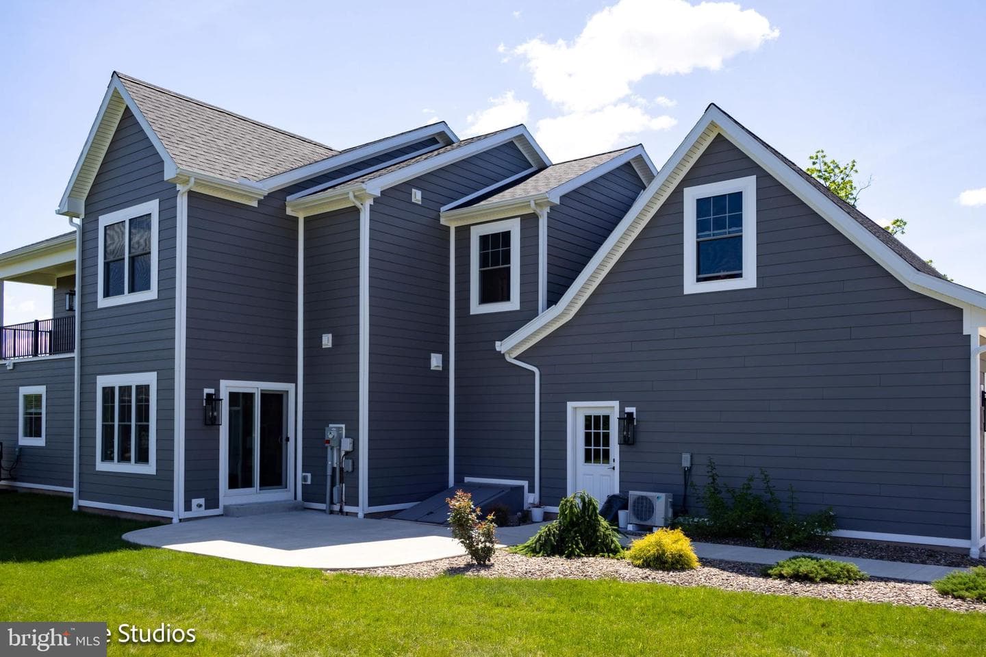 210 Windsor Way photo 3